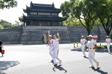 笑臉與熱情刷屏！這名火炬手是景興人！