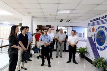 2020年7月14日，時任浙江省總工會黨組成員、副主席張衛(wèi)華一行蒞臨景興紙業(yè)調(diào)研推進新時代產(chǎn)業(yè)工人隊伍建設改革工作